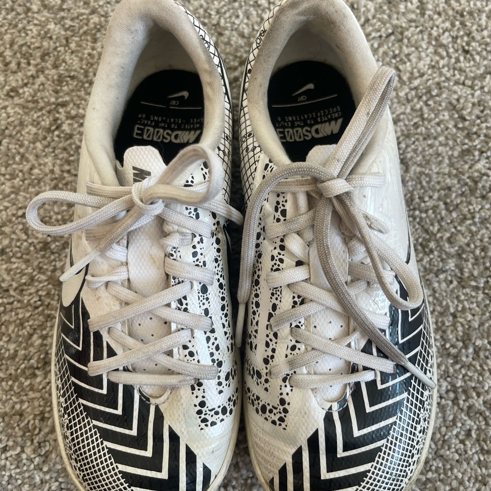 Youth Nike Cristiano Ronaldo Indoor soccer shoes - Picture 7 of 10